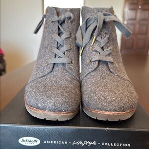 Dr. Scholl's NELLY, CHARCOAL Wedge Lace Up and Zip Booties